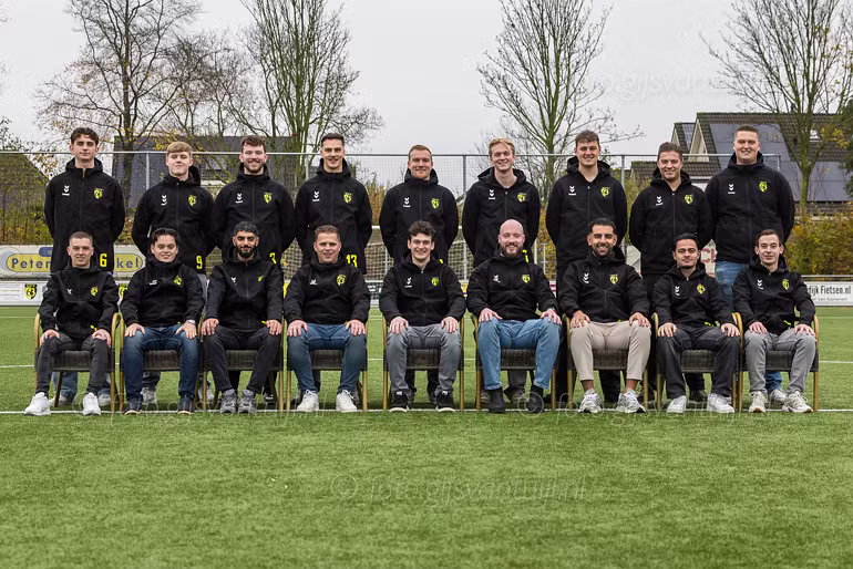 2025 11 15 Elftalfoto GVV63 3 en spelers